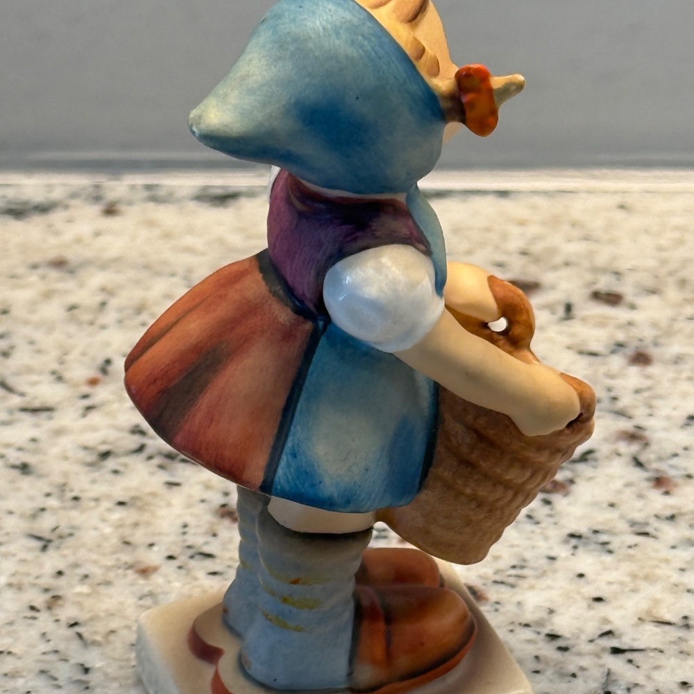 Hummel - Picture 4 of 6